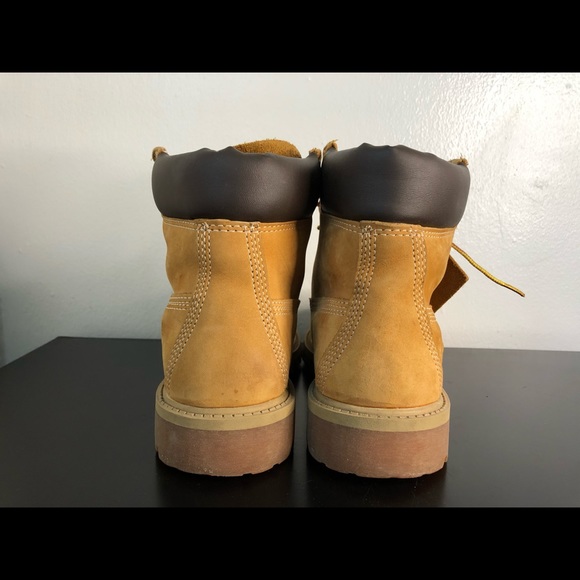 Timberlands Women’s 6 inch Premium Boots - Picture 2 of 4